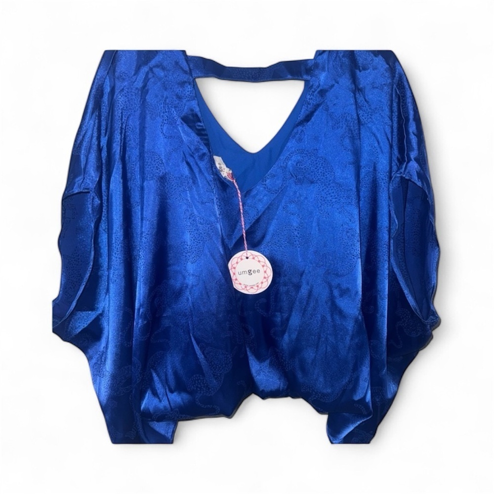 NWT NEW UMGEE satin animal print blouse in blue